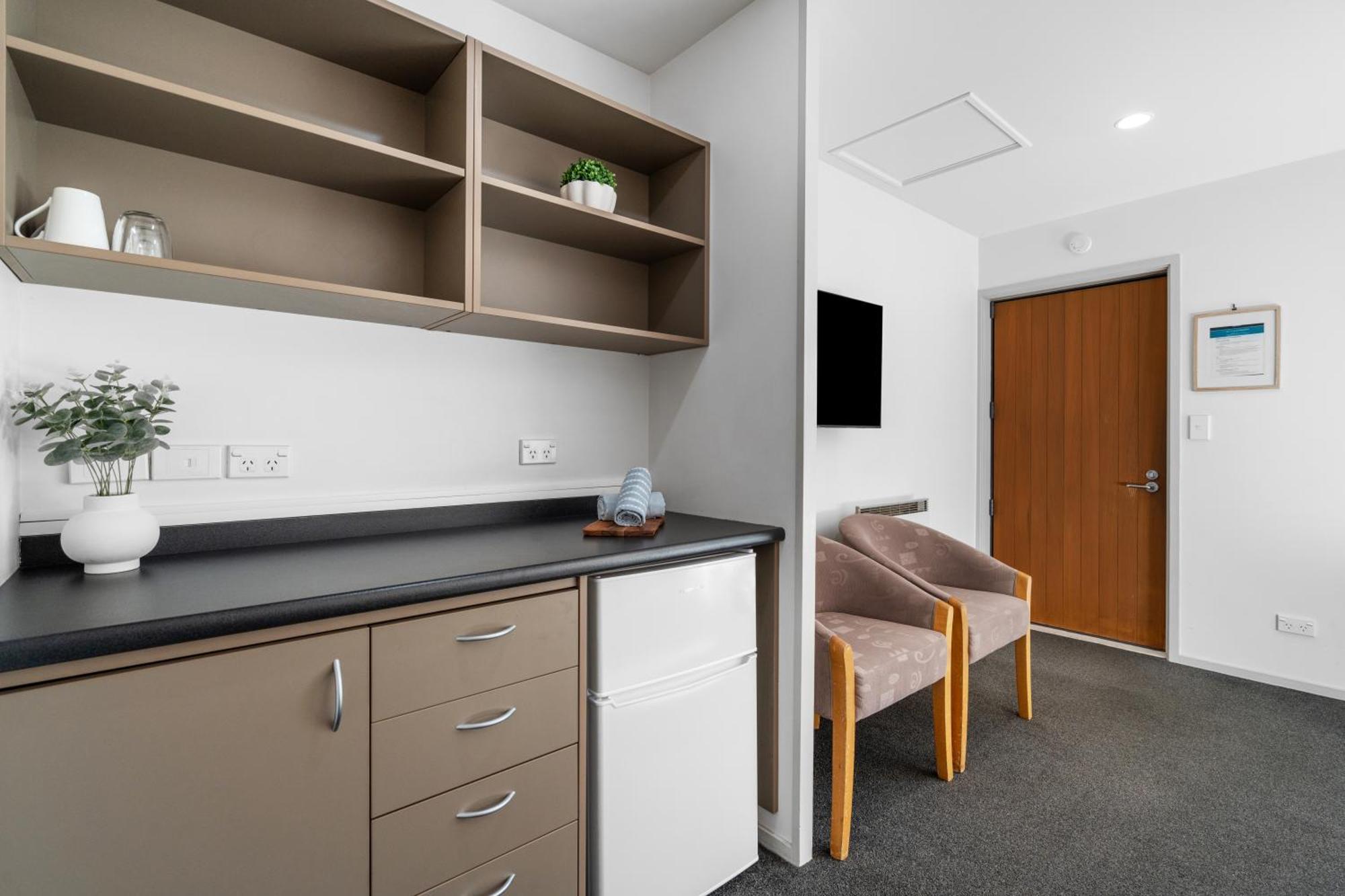 Tasman Holiday Parks - Te Anau Exterior foto A typical room at the hospital